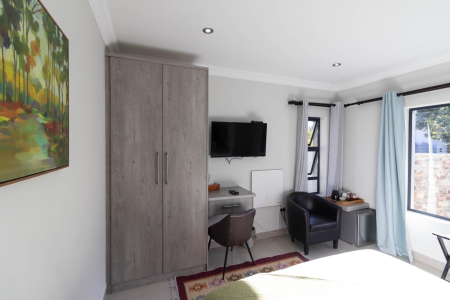 7 Bedroom Property for Sale in Sandbaai Western Cape